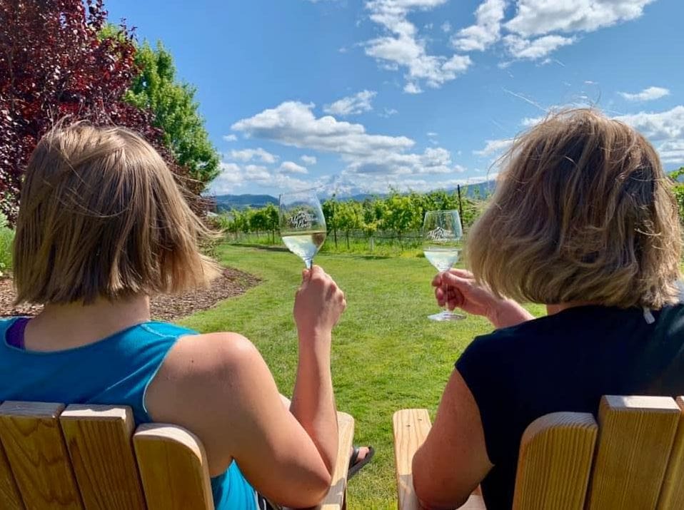 Best Hood River Wine Tour with a View of Mt Hood - JMI Limousine at Mt Hood Winery Best Hood River Wine Tour with a View of Mt Hood - JMI Limousine at Mt Hood Winery