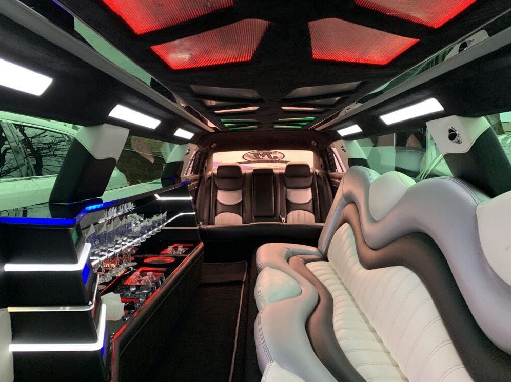 Black Limousine Service Portland - JMI Limo Chrysler 300