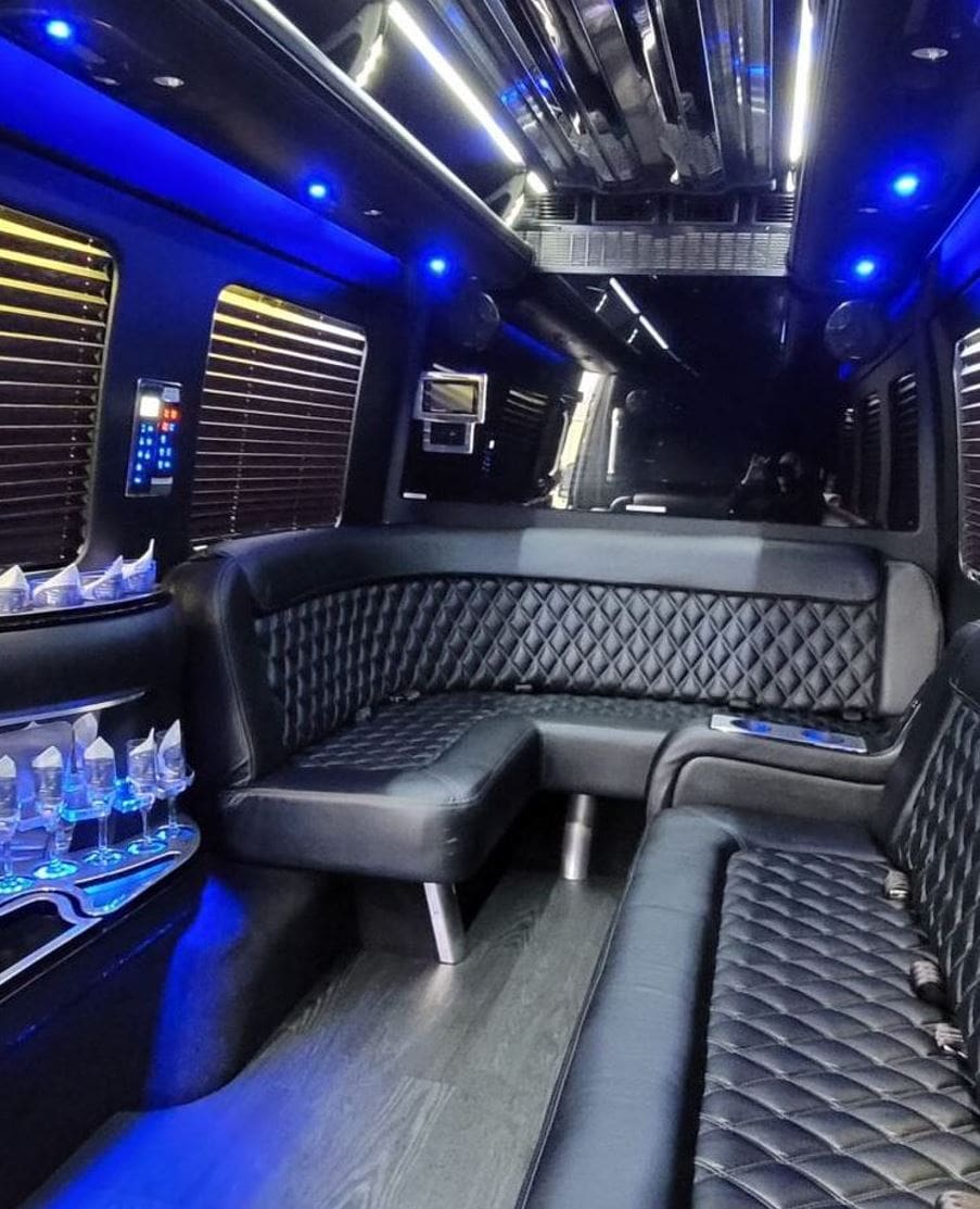 Luxury Coach Wine Tours in Oregon - JMI Limo Portland Luxury Coach Wine Tours in Oregon - JMI Limo Portland