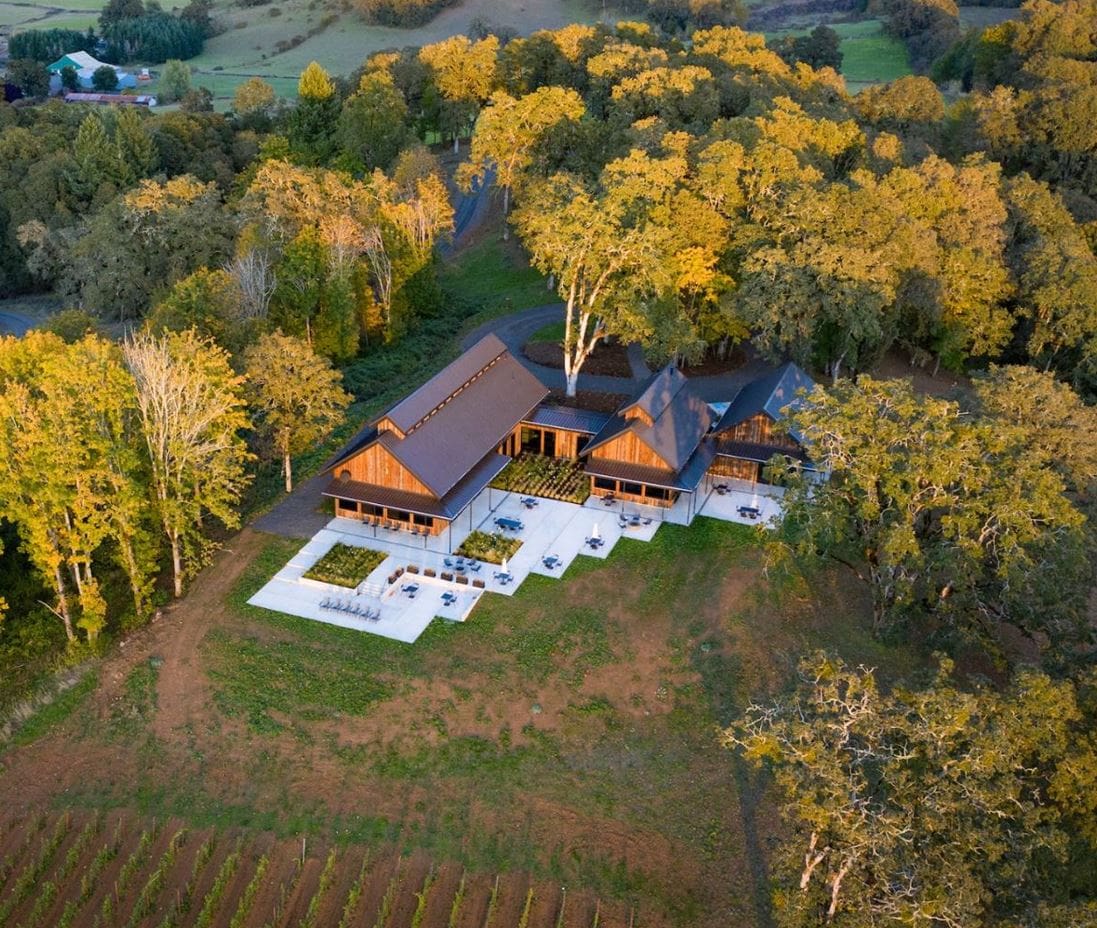 Organic Wine Tasting in Oregon at Resonance in JMI Limousines Organic Wine Tasting in Oregon at Resonance in JMI Limousines