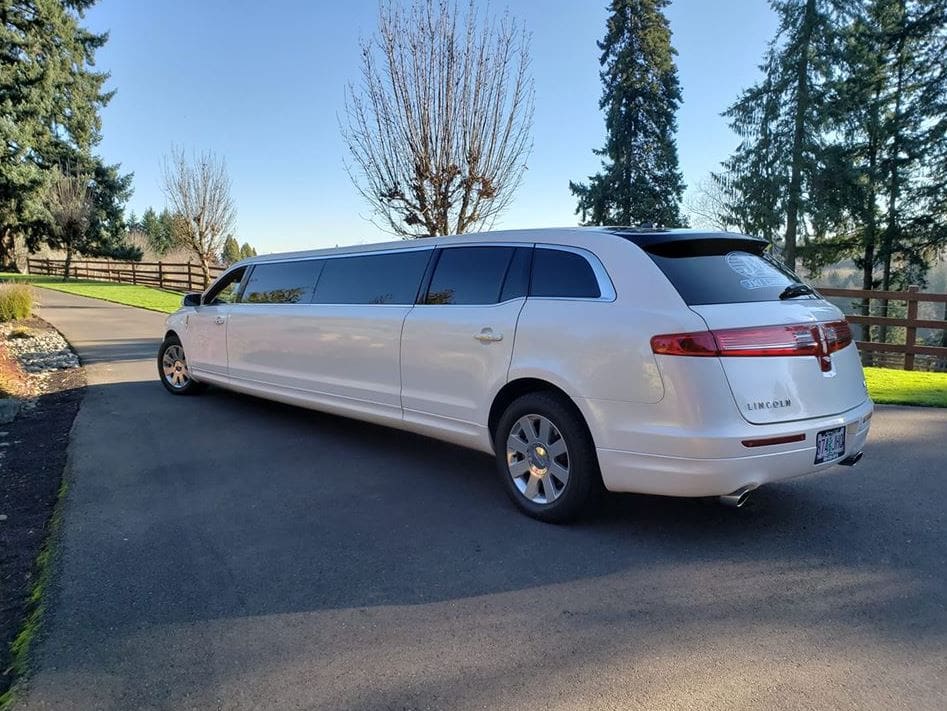 White Lincoln MKT Limo Portland - JMI Limousine White Lincoln MKT Limo Portland - JMI Limousine