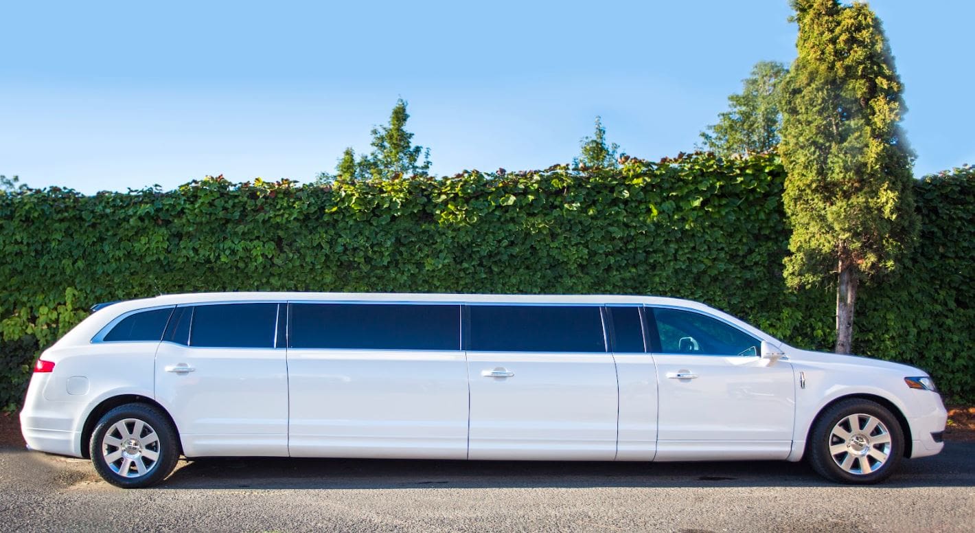 White Lincoln MKT Limo Rentals Portland Oregon - JMI Limousine White Lincoln MKT Limo Rentals Portland Oregon - JMI Limousine